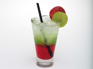 Mistura de maçã verde e cranberry garante refrescância a drink não alcoólico